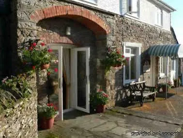 Otel Wringford Cottages 3*